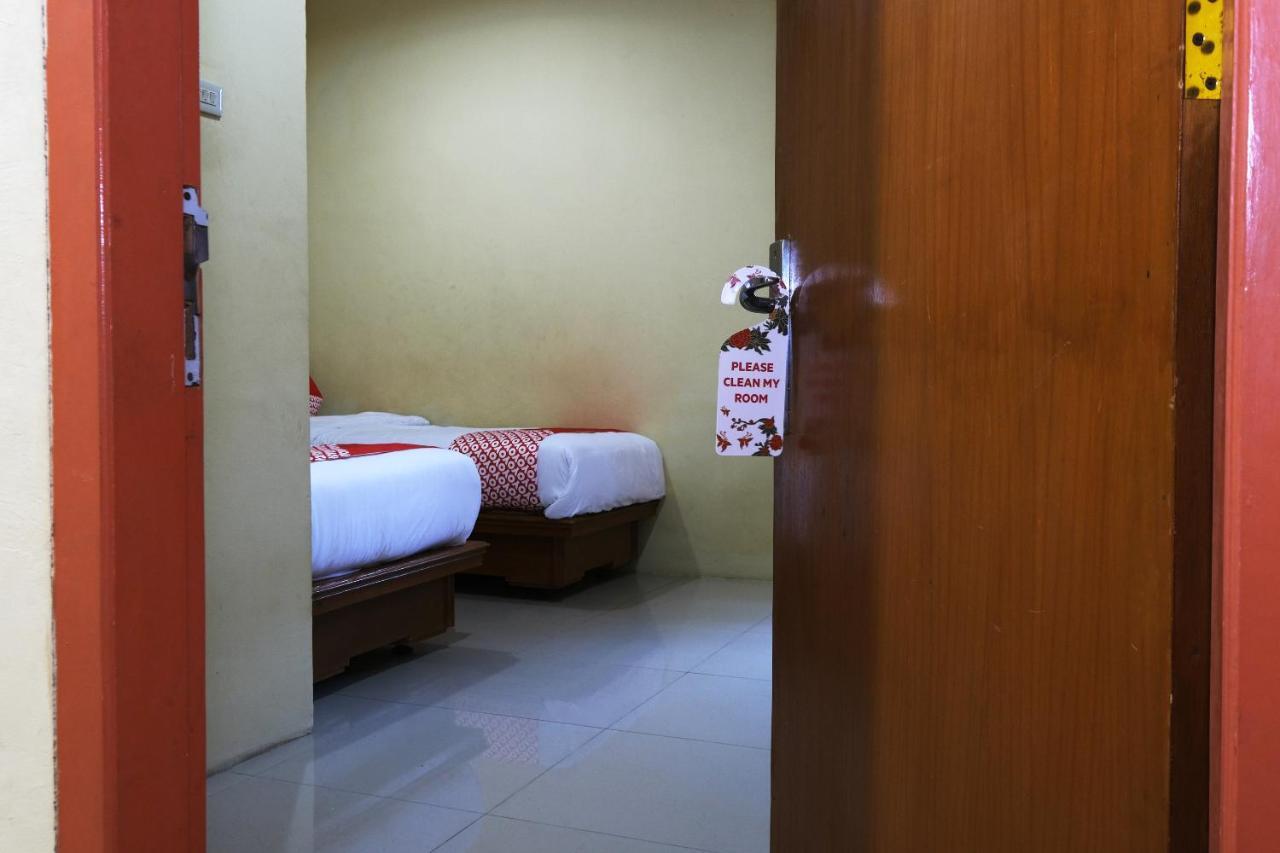 Oyo 2025 Wisma Musdalifa Palembang Extérieur photo