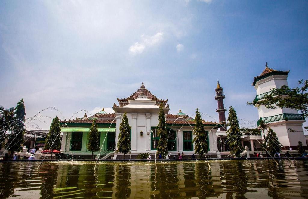 Oyo 2025 Wisma Musdalifa Palembang Extérieur photo